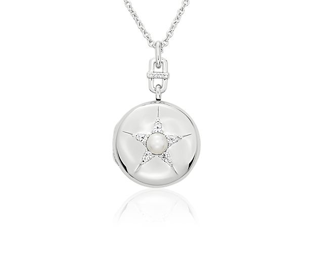 Capture the twinkle of starlight every day of the weak with this sterling silver pendant necklace showcasing a freshwater cultured pearl at the center of its star-shaped detail.